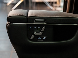 Toyota Alphard Executive Lounge 2.5 CVT