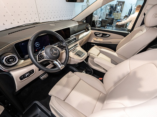 Mercedes-Benz V-class Avantgarde 2.0 AT Black